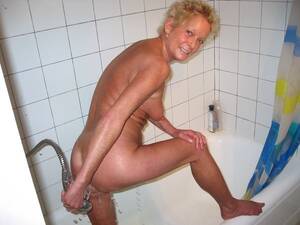 Blonde Granny Shower Porn - Older skinny blonde granny under shower Porn Pictures, XXX Photos, Sex  Images #3368532 - PICTOA