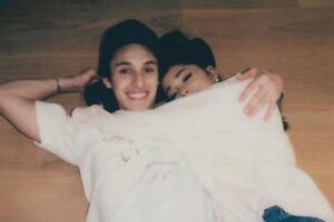 Ariana Grande Victoria Justice Pussy - Ariana Grande anunciÃ³ su compromiso con Dalton Gomez