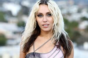 hot lesbian xxx miley cirus - 10 Of Miley Cyrus' Sexiest Lyrics & Songs