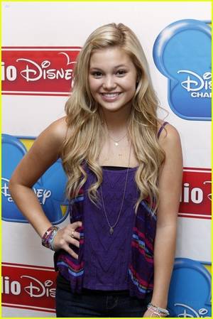 Chloe Moretz Olivia Holt Porn - olivia holt simple but cute