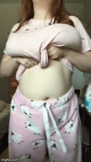 chubby huge boobs flash gifs - chubby Redhead flashing tits gif @ xGifer