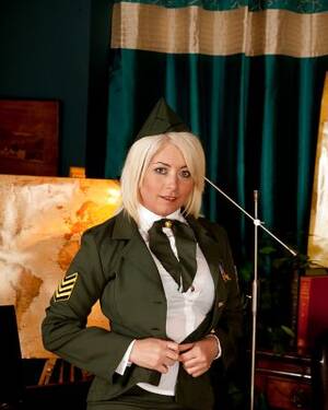 Army Uniform Porn Blonde - Blonde MILF in army uniform Amber Jewell uncovering her seductive curves  Porn Pictures, XXX Photos, Sex Images #2656384 - PICTOA