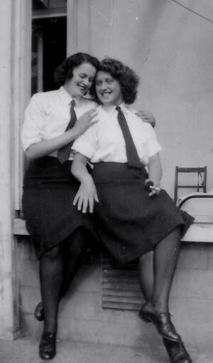 1940s Vintage Lesbian Erotica - 1940s Wrens ...