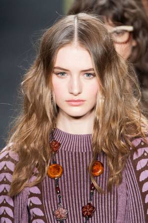 Greasy Hair Oily Messy Porn - <p>If you want waves like those seen on Anna Sui's fall runway,