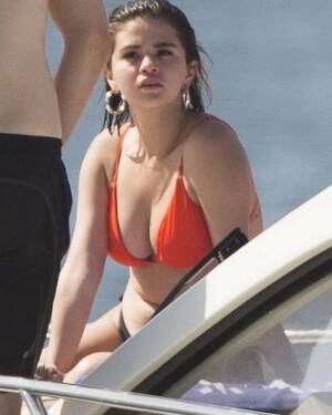 celebrity hot beach - Celebrity Hot Bikini Porn Pics - PICTOA