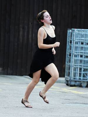 Emma Watson Legs Porn - Emma Watson fucking sexy and hot paparazzi upskirt photos Porn Pics