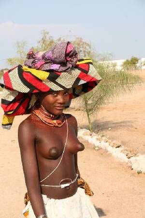 Angolan Woman Porn - Mucabal woman . Angola . http://www.jaimagens.com/banco_