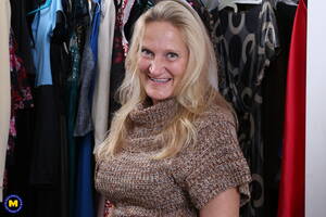 American Mature Amateur - American mature amateur wife in her wardrobe showing her naked body - Mature .nl