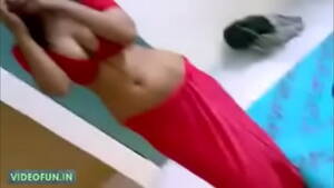 Indian Girl In Saree - Saree Removal By Hot Indian Girl - XVIDEOS.COM