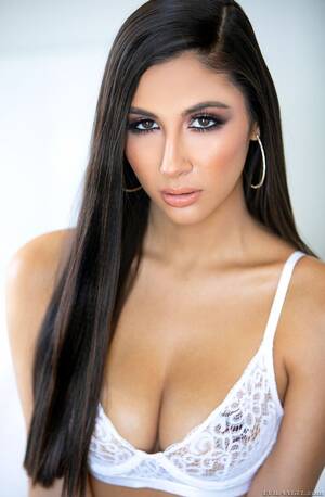 Gianna Latina Porn - GalerÃ­a de fotos porno ðŸŒ¶ï¸ Young Latina Gianna: BJ, Fuck, Facial - PornHat