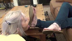 milf dirty feet - Milf dirty foot cleaning