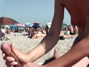 amateur public blowjob beach - Amateur blowjob on a crowded public beach | voyeurstyle.com