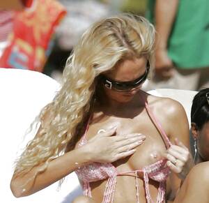 celebrity nipple slip oops upskirt - Actress Candid Downblouse Oops