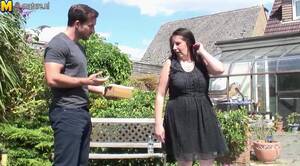 British Porn Mature Garden - Chubby British housewife fucking in the garden