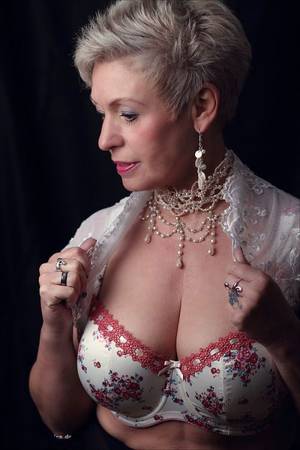 Hot Sexy Mature Gilf Porn - â€œqueenmatureporn: â€œQueen Mature Porn â€ Hot hot gilf in sexy sexy bra â€