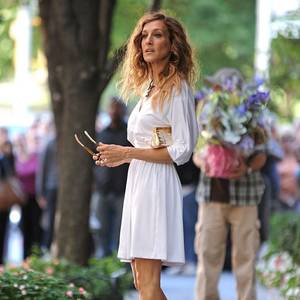 Carrie Bradshaw Porn - Carrie Bradshaw's Best Outfits, According to Her Costume Designer