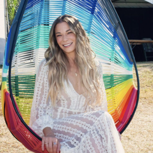 Leann Rimes Naked Porn - Country Singer LeAnn Rimes Just Rocked a Nearly Nude Dress That Has Fans  Going Wild