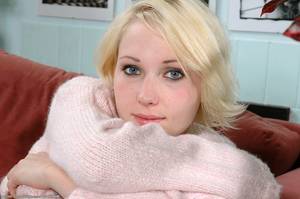 Dezeray - There's a lot more hot girls like Dezeray inside! Make sure you check out  this week's featured models! Check out this page for more FREE photos >>>