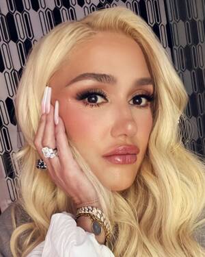 Gwen Steffani Porn Ass - Has Gwen Stefani Had Plastic Surgery? Her Transformation Photos | Life &  Style