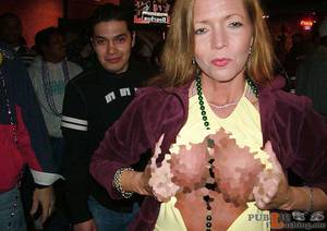 ebony mature flashing tits outdoors - MATURE FLASHING TITS Super sexy MILF surrounded by young guys on the street