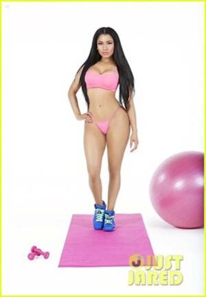 Miley Cyrus Nicki Minaj Porn - Minaj's 'Anaconda' video says sexy not scandalous â€“ The Oswegonian