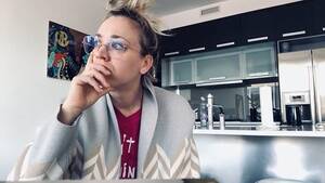 kaley cuoco sex video home - Watch: Kaley Cuoco thanks Flight Attendant crew | Metro Video