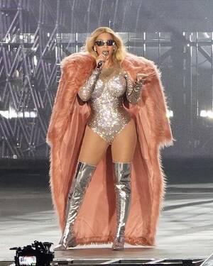 Kristen Bell Bondage Porn - BEYONCE AND RIHANNA ARE FRIENDLIER THAN YOU REALIZED â€“ Janet Charlton's  Hollywood, Celebrity Gossip and Rumors