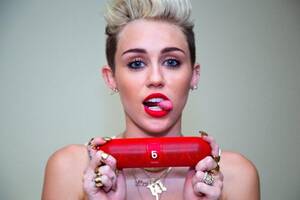 Miley Cyrus Katy Perry Shemale Porn - The Dos and Don'ts of Product Placements in Pop Music Videos | Bopper