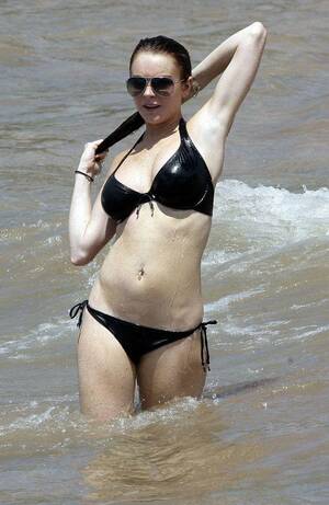 Cuoco Fucking Kaley Lindsay Lohan - Lindsay Lohan : r/CelebrityBelly