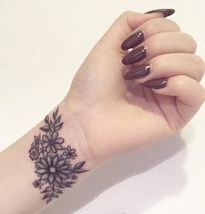 Henna Tattoo Porn - 33+ Small & Meaningful Wrist Tattoo Ideas