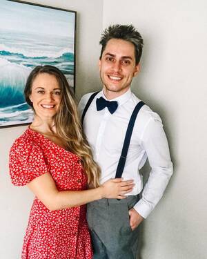 Ashley Olsen Cum Porn - I Was Not Expecting To See Ashley Olsen Hiking With A Machete But Here We  Are