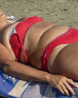 hot grandma slut beach - Granny Beach Porn Pics - PICTOA