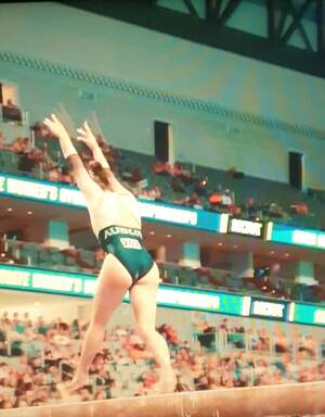 Gymnast Cameltoe Porn - Cameltoe gymnast spreading her luscious ass - ThisVid.com