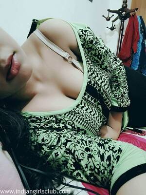 hot indian babe nude chat - Indian Sex Chat With Beautiful Hot Babe Sitting Naked - Indian Girls Club