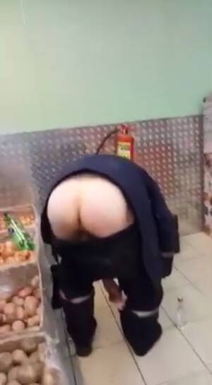 Drunk Bear Porn - Drunk daddy bear trousers down - ThisVid.com