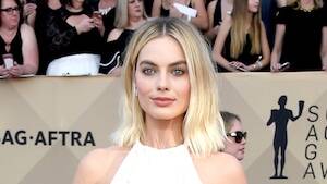 Hot Dakota Fanning Porn - Dakota Fanning News, Pictures, and Videos - E! Online