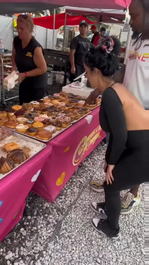 Ariana Grande Porn Creampie - Who goes around licking and worshipping creampies? : r/IAmTheMainCharacter