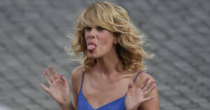 Alessia Marcuzzi Sex Tape - Alessia Marcuzzi tira fuori un vibratore dal cassetto e lo mostra su  Instagram: \