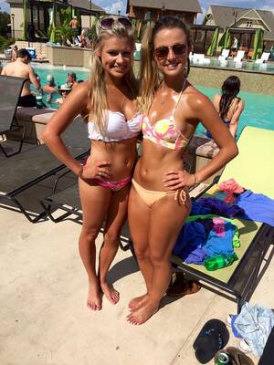 college girls pool party - Pool party. Foto Porno - EPORNER