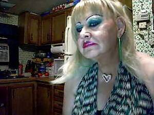 Mature Makeup - Paula doing a touchup. TS makeup trick - hotntubes.com