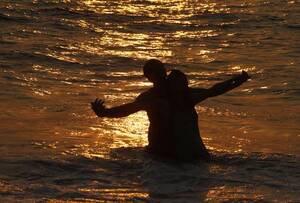 couple fuck on beach silhouette - Age 25 â€“ Chronic porn usage made me lose sight of how deep partnered sex is  - Your Brain On Porn