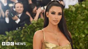 Kim Kardashian Porn Captions Mom - Kardashians deny faking Roblox sex tape scene - BBC News