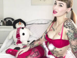 german tattoo girl - German tattoo bitch likes her pussy