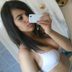 desi girl naked mirror - The post Sexy Desi College Girl In Bra and skirt appeared first on Sex Pic  X.