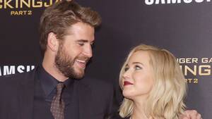 Liam Hemsworth Sex Porn - Jennifer Lawrence Says That, Yes, She Has Made Out with Liam Hemsworth  Off-Screen | Vanity Fair