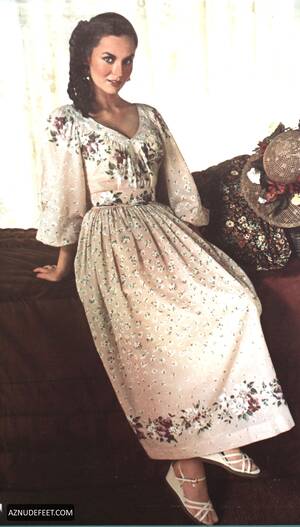 Crystal Gayle Feet Porn - CRYSTAL GAYLE Feet - AZNudeFeet