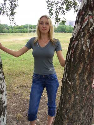 blonde amateur outdoor - Russe blonde se promÃ¨ne - blonde-amateur-russian-outdoor-boobs-naked-jeans-public-07-800x1067  Porn Pic - EPORNER