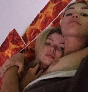 Miley Cyrus Lesbian Ass Eating - Miley cyrus nude lesbian - HQ Photo Porno.