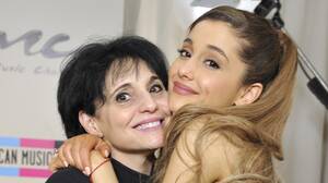 Ariana Grande Mom Porn - Ariana Grande Sings With Her Mom Joan in Sweet Home Videos