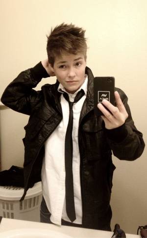 Leather Butch Dyke Porn - White shirt, leather jacket, traditional black tie swag.